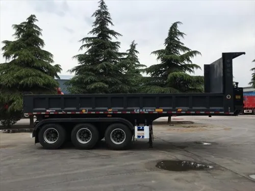 Milyen biztosítási követelmények vonatkoznak egy háromtengelyes félpótkocsi b...